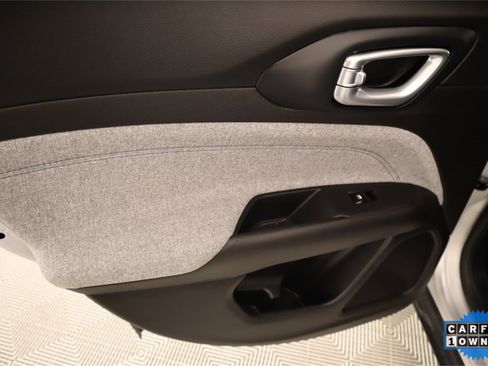 Used 2025 Jeep Compass Latitude image 15