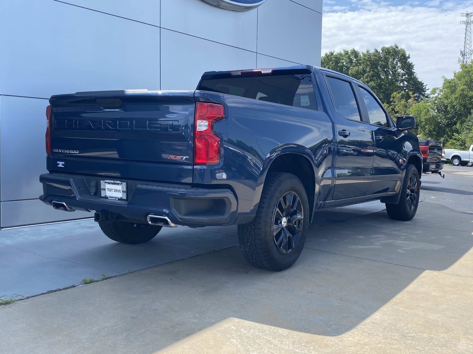 Used 2022 Chevrolet Silverado 1500 RST AWD/4WD image 4