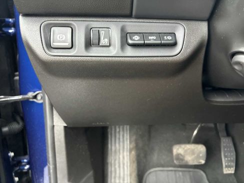 Used 2023 GMC Acadia SLT w/ Technology Package image 18