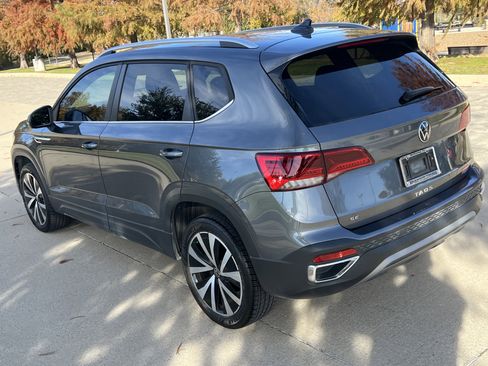 Certified 2022 Volkswagen Taos SE w/ Panoramic Sunroof Package image 8