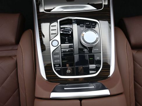 Used 2026 BMW X7 xDrive40i w/ M Sport Package AWD/4WD image 15