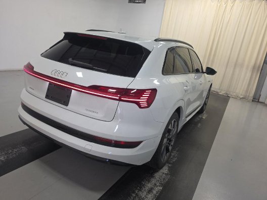 Used 2021 Audi e-tron Premium w/ Convenience Plus Package AWD/4WD image 2