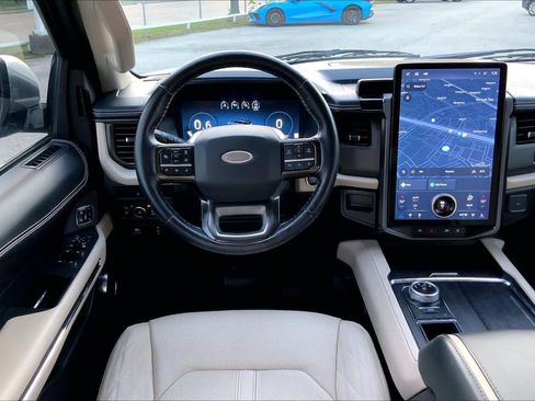 Used 2023 Ford Expedition Max Platinum RWD image 11