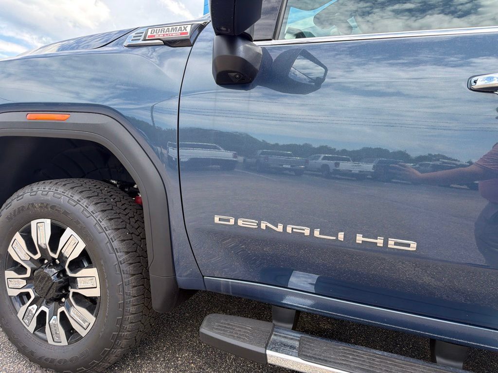New 2026 GMC Sierra 2500 Denali w/ Denali Reserve Package AWD/4WD image 9