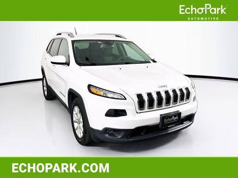 Used 2018 Jeep Cherokee Latitude FWD image 1