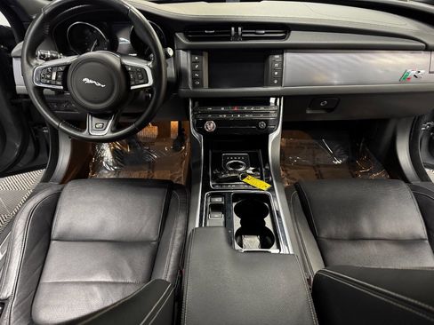 Used 2016 Jaguar XF R-Sport image 40