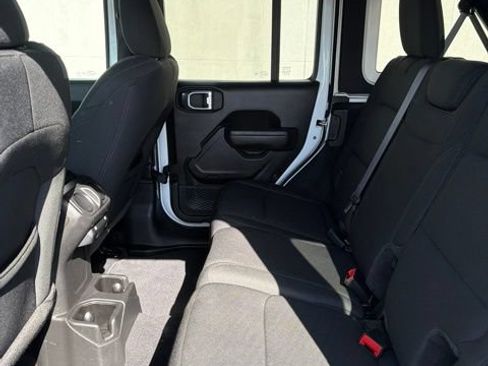 Used 2022 Jeep Wrangler Unlimited Sport AWD/4WD image 9