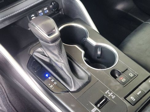 Used 2022 Toyota Highlander XLE FWD image 19