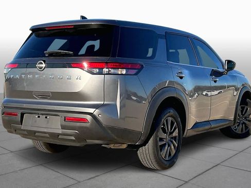 Used 2023 Nissan Pathfinder S image 11