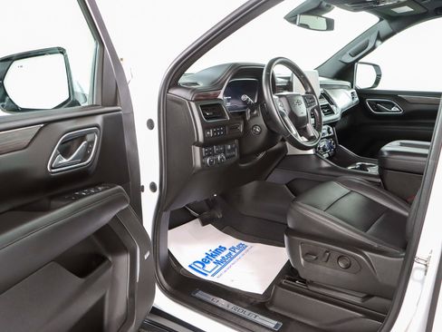 Used 2023 Chevrolet Tahoe Z71 w/ Luxury Package image 3