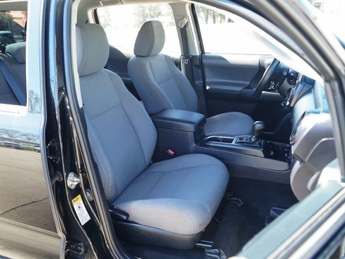 Used 2017 Toyota Tacoma SR image 30