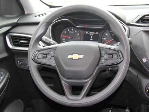 Used 2023 Chevrolet TrailBlazer LS image 11