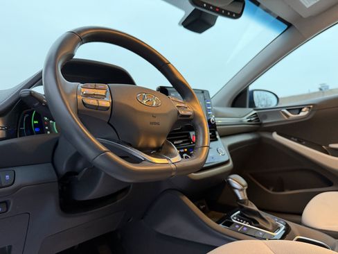 Used 2022 Hyundai Ioniq SEL image 17