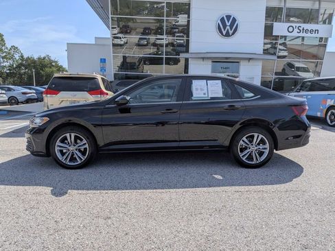 Used 2024 Volkswagen Jetta SE FWD image 3
