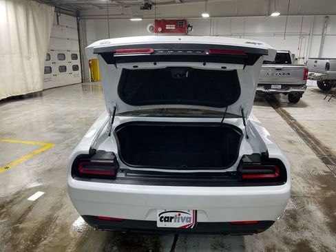 Used 2015 Dodge Challenger SRT image 24