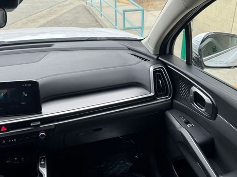 Used 2024 Kia Sorento S image 37