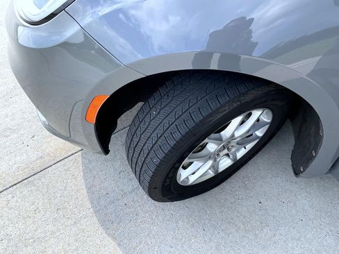 Used 2022 Chrysler Pacifica Touring-L FWD image 25