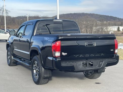 Used 2017 Toyota Tacoma TRD Sport w/ Tow Package (A/T) image 6