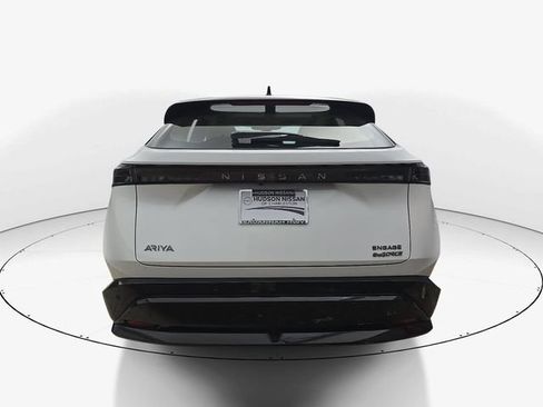 Used 2023 Nissan Ariya AWD image 7