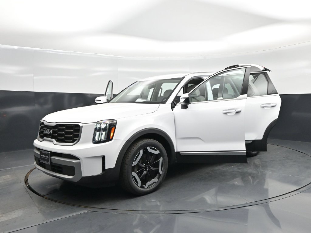 Used 2023 Kia Telluride S FWD image 32