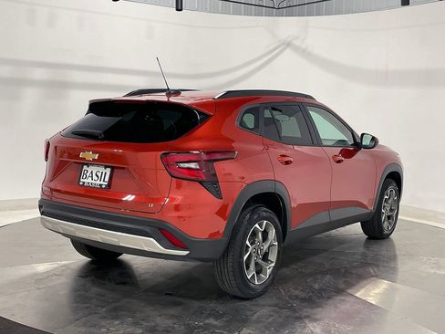 Used 2024 Chevrolet Trax LT FWD image 11