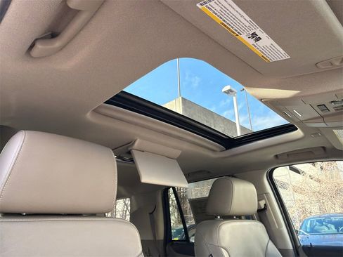 Used 2019 Chevrolet Tahoe LT w/ LT Signature Package image 16