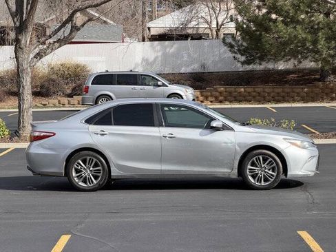 Used 2015 Toyota Camry SE FWD image 3