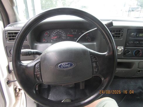 Used 2004 Ford F550 2WD Crew Cab Super Duty image 19