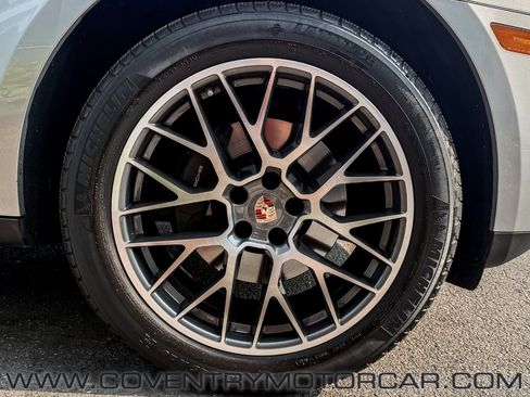 Used 2018 Porsche Macan Sport Edition AWD/4WD image 13