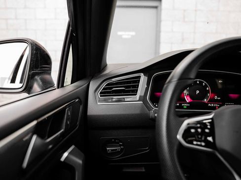 Used 2023 Volkswagen Tiguan SE R-Line image 17