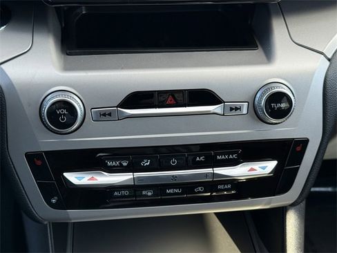 Certified 2022 Ford Explorer XLT w/ Equipment Group 202A image 12