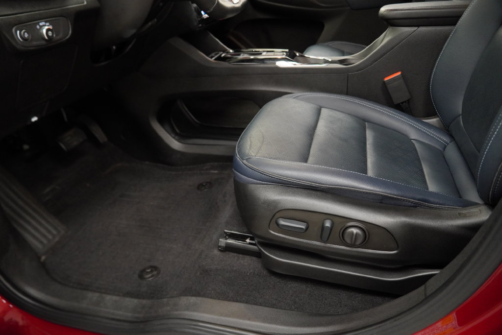 Used 2023 Chevrolet Bolt EUV Premier FWD image 32