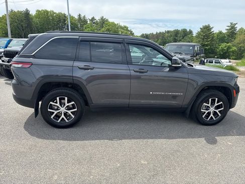 Used 2025 Jeep Grand Cherokee Limited w/ Trailer Tow Package AWD/4WD image 6
