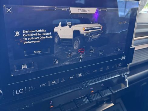 Used 2024 GMC Hummer EV 2X w/ LPO, Illumination Package image 43