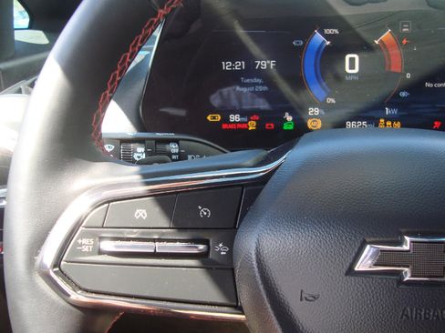 Used 2025 Chevrolet Equinox EV RS image 12