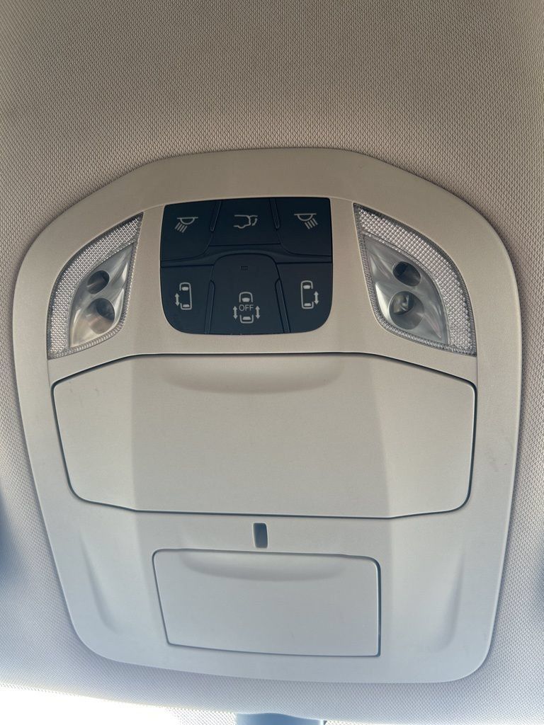 Used 2023 Chrysler Pacifica Touring-L FWD image 38