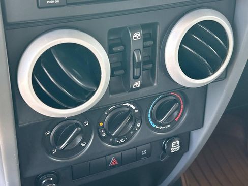 Used 2008 Jeep Wrangler Unlimited Sahara w/ Dual Top Group image 13