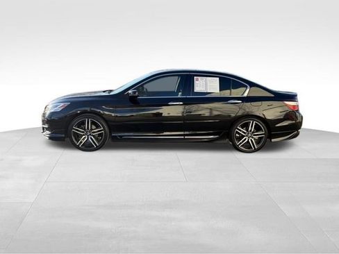 Used 2016 Honda Accord Touring image 4