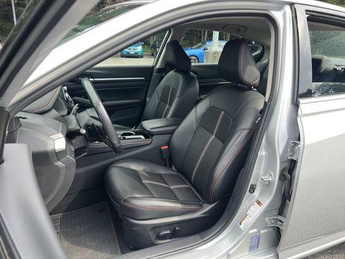 Used 2024 Nissan Altima 2.5 SR FWD image 16