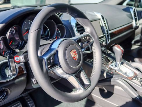 Used 2015 Porsche Cayenne S image 14