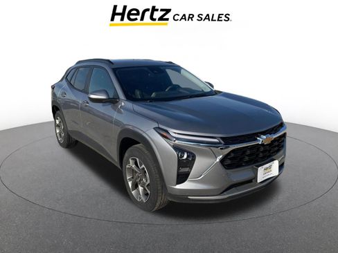 Used 2025 Chevrolet Trax LT image 1