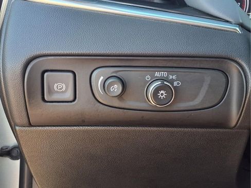 Used 2019 Buick Enclave Essence FWD image 11