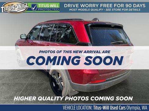Used 2023 Jeep Grand Cherokee Limited w/ Luxury Tech Group II image 3