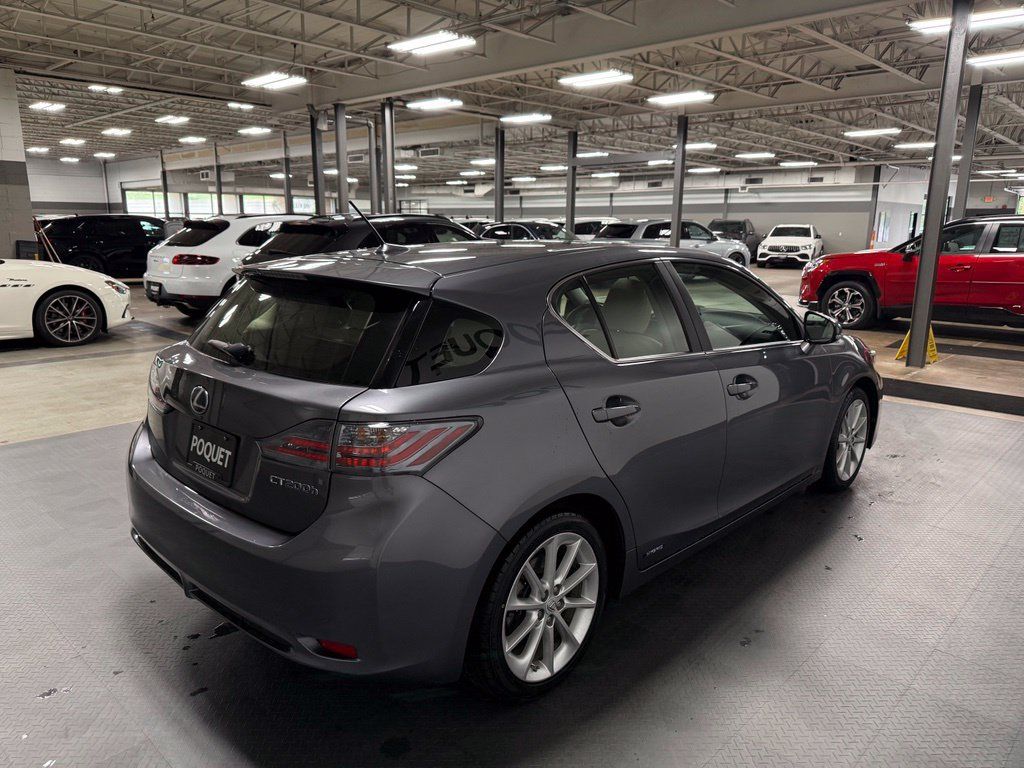 Used 2013 Lexus CT 200h w/ Premium Pkg w/Navigation FWD image 4