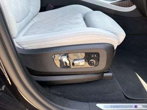 Used 2023 BMW X7 xDrive40i w/ M Sport Package AWD/4WD image 16