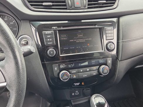 Used 2020 Nissan Rogue SL w/ Premium Package FWD image 17