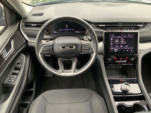 Used 2022 Jeep Grand Cherokee L Laredo w/ Luxury Tech Group I AWD/4WD image 27