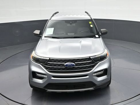 Used 2020 Ford Explorer XLT w/ Equipment Group 202A RWD image 22