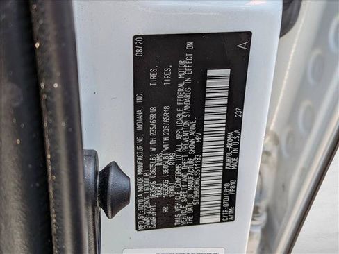Used 2020 Toyota Highlander XLE AWD/4WD image 25
