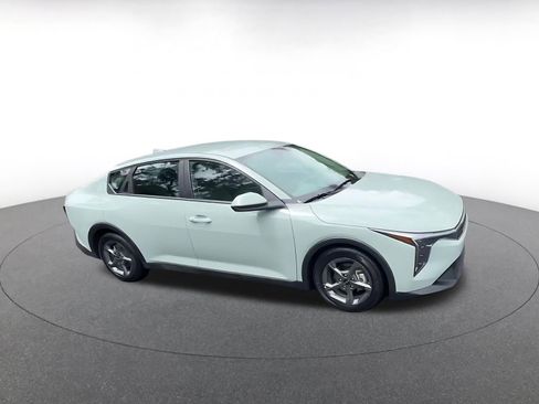 Used 2025 Kia K4 LXS image 2
